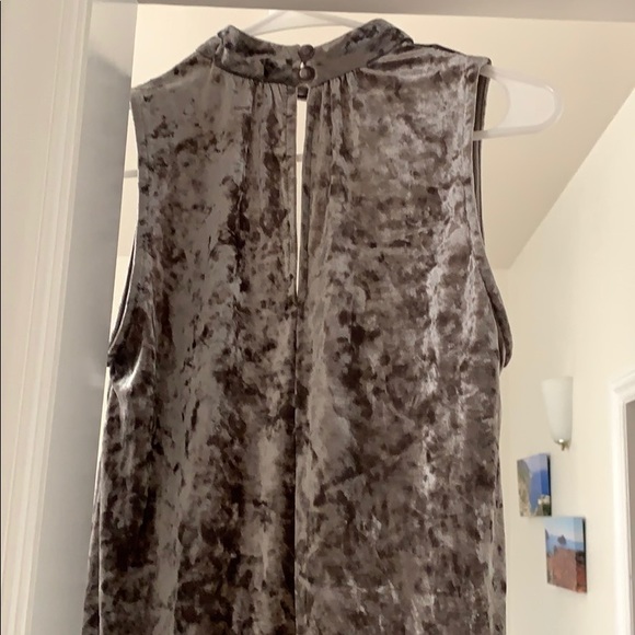 Velvet high cutout neck top, sleeveless, medium - Picture 3 of 3